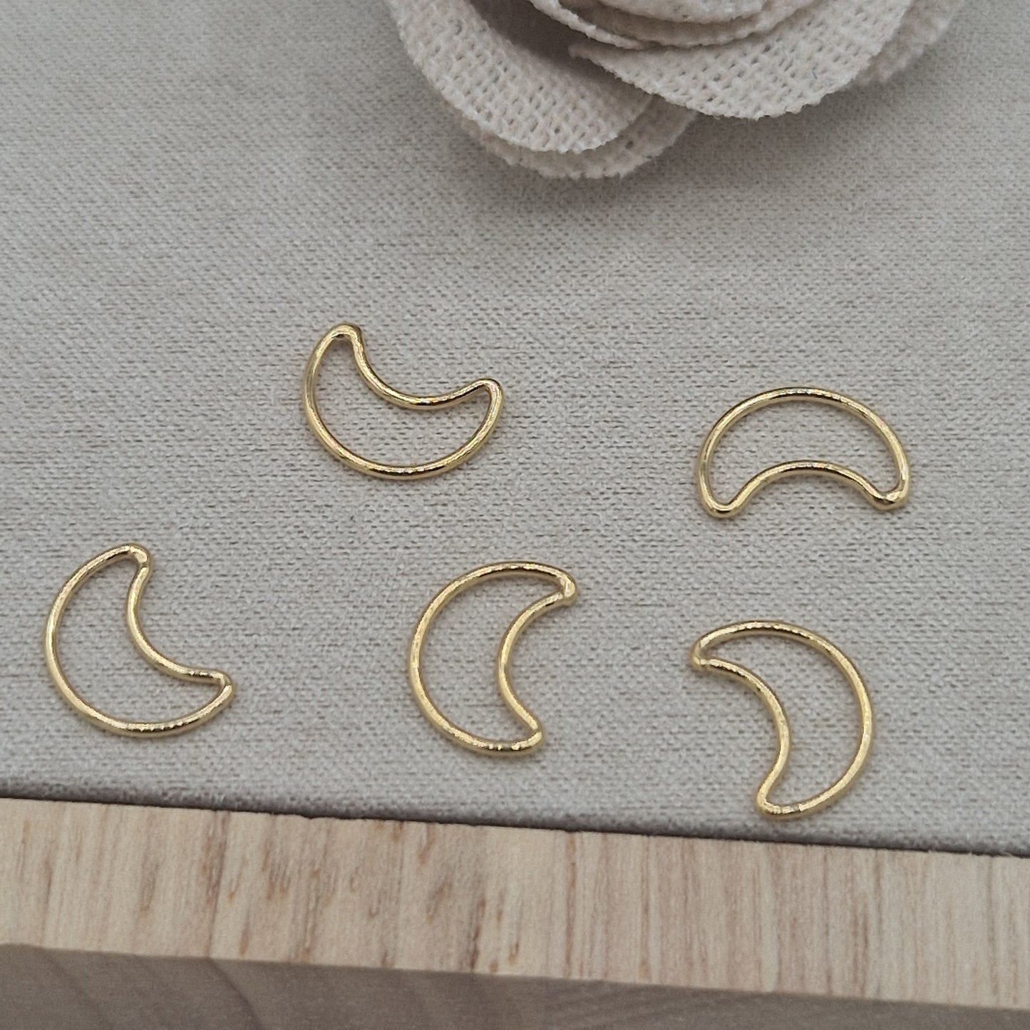Permanent Jewellery Supplies 14kt Gold Filled & Sterling Silver, Charms Chains & Connectors. Great for all Permanent Jewellery Artists